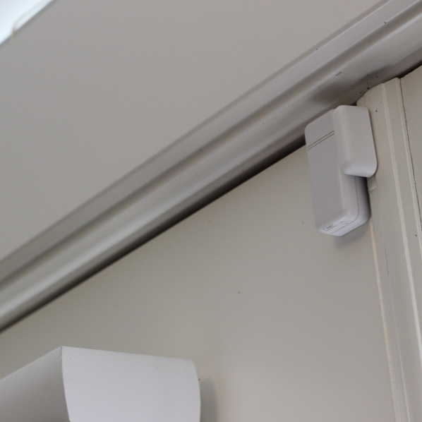 Qolsys IQ DW Mini Lifestyle-3 Meduium